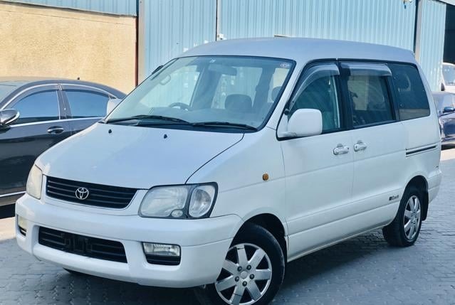 Toyota NOAH SR40 2000/11