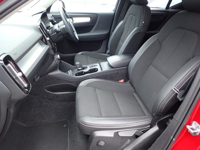 VOLVO XC40 T4 MOMENTUM 2020