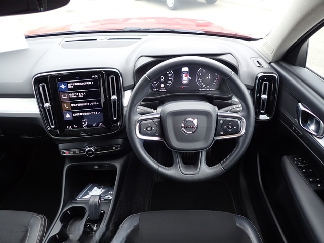 VOLVO XC40 T4 MOMENTUM 2020