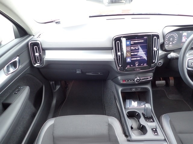 VOLVO XC40 T4 MOMENTUM 2020
