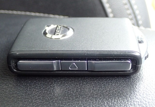 VOLVO XC40 T4 MOMENTUM 2020