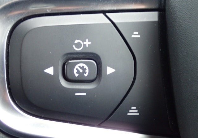 VOLVO XC40 T4 MOMENTUM 2020