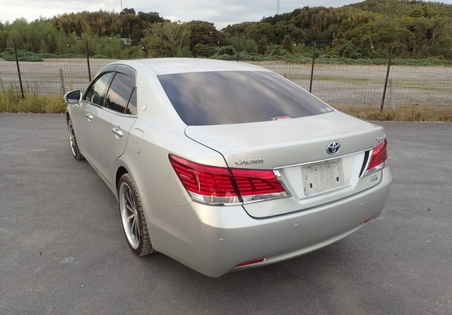 TOYOTA CROWN HYBRID ROYAL SALOON 2013