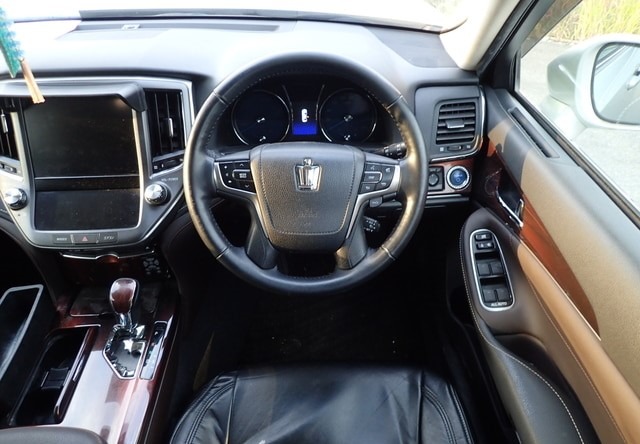 TOYOTA CROWN HYBRID ROYAL SALOON 2013