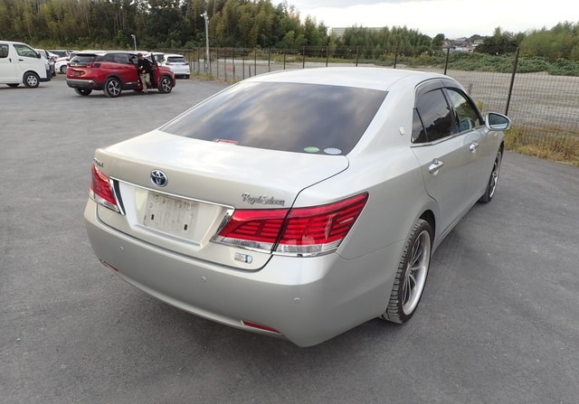 TOYOTA CROWN HYBRID ROYAL SALOON 2013