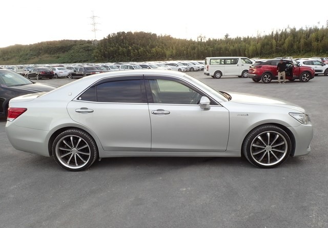 TOYOTA CROWN HYBRID ROYAL SALOON 2013