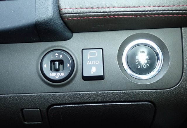 TOYOTA CROWN 2.5 ATHLETE 2011