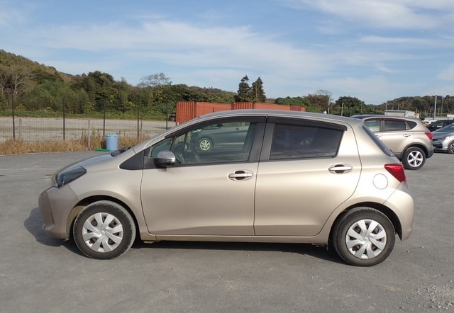 TOYOTA VITZ F 2015