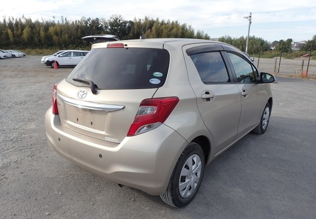 TOYOTA VITZ F 2015