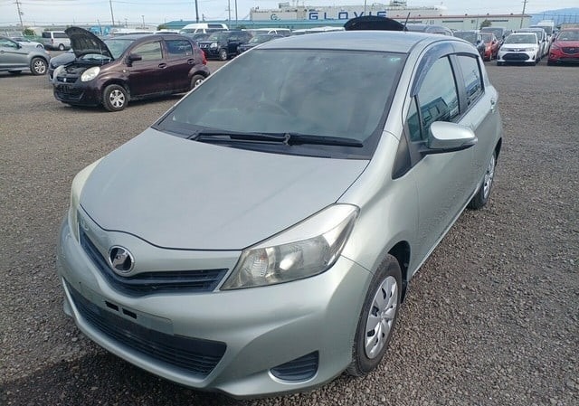 TOYOTA VITZ F 2011