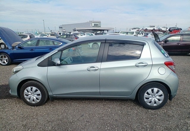 TOYOTA VITZ F 2011