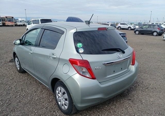 TOYOTA VITZ F 2011