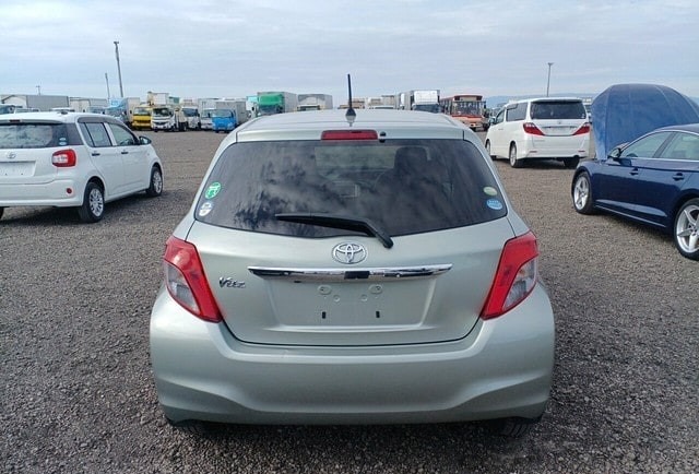 TOYOTA VITZ F 2011
