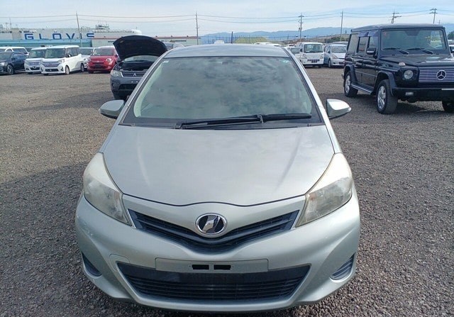 TOYOTA VITZ F 2011