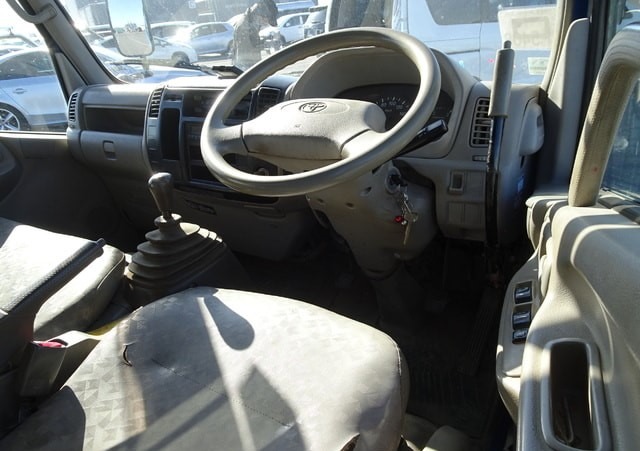 TOYOTA DYNA TRUCK 2004