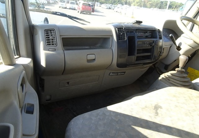 TOYOTA DYNA TRUCK 2004