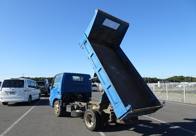 TOYOTA DYNA TRUCK 2004