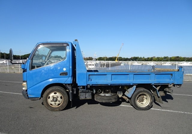 TOYOTA DYNA TRUCK 2004