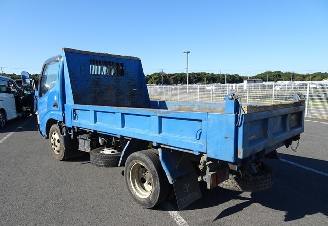 TOYOTA DYNA TRUCK 2004