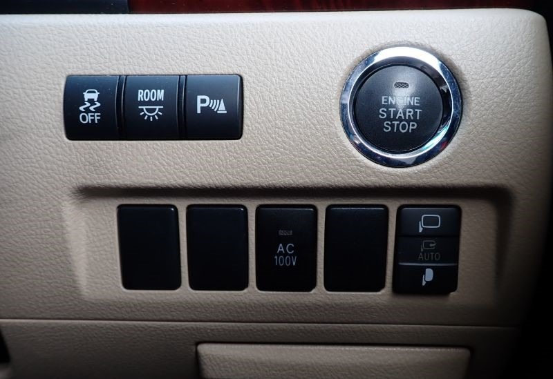 TOYOTA VELLFIRE 2009