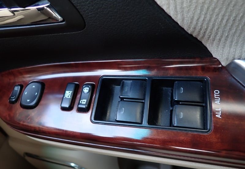 TOYOTA VELLFIRE 2009