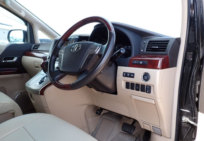 TOYOTA VELLFIRE 2009