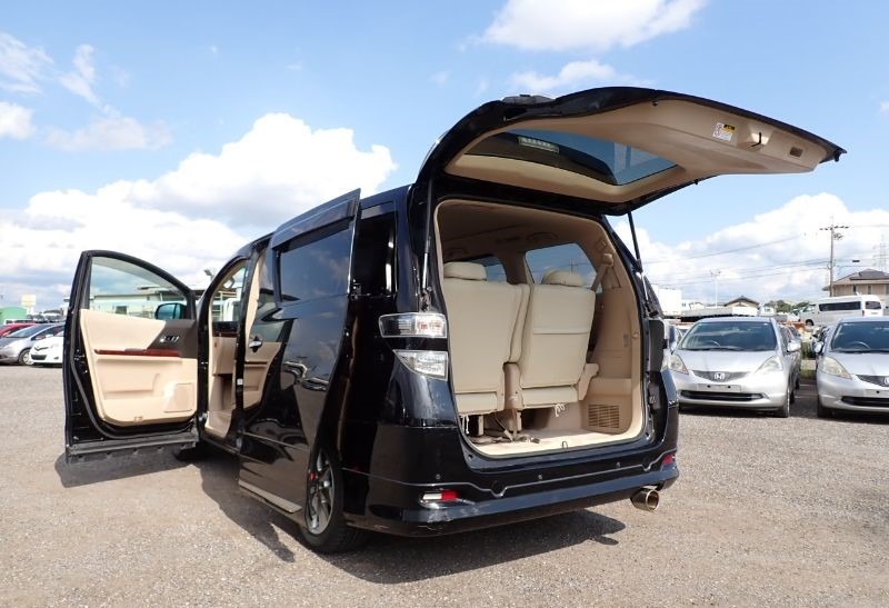 TOYOTA VELLFIRE 2009