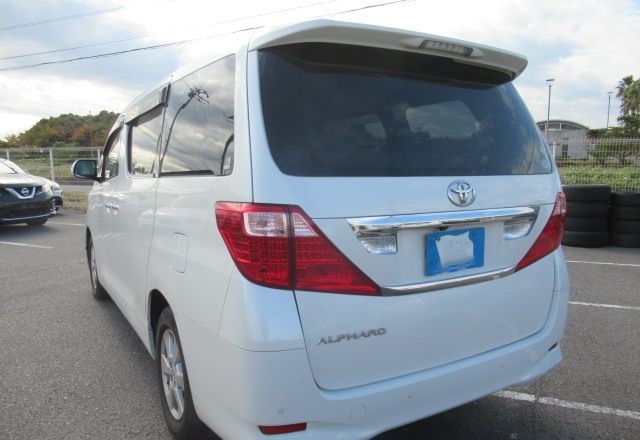 TOYOTA ALPHARD 2010