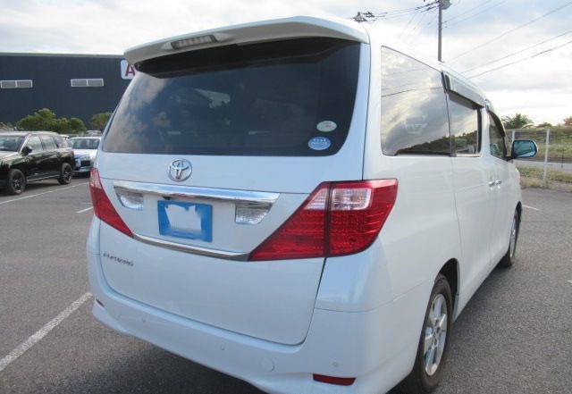 TOYOTA ALPHARD 2010