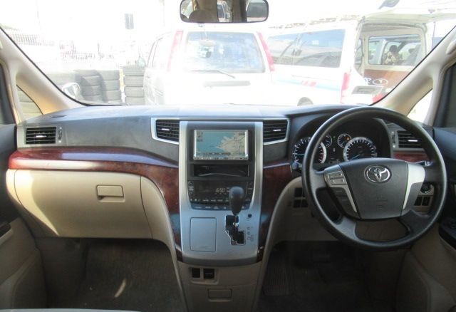 TOYOTA ALPHARD 2010