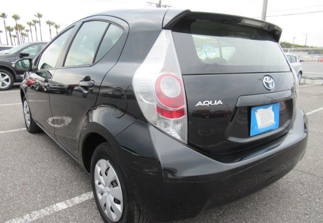 TOYOTA Aqua 2012