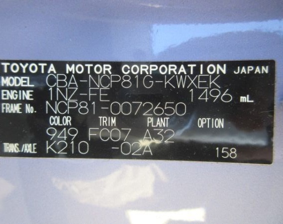 TOYOTA Sienta 2004
