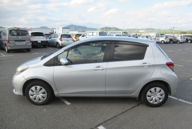 TOYOTA VITZ F SMILE EDITION 2012
