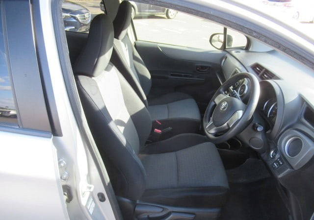 TOYOTA VITZ F SMILE EDITION 2012