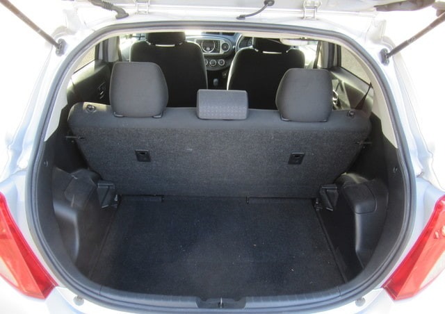 TOYOTA VITZ F SMILE EDITION 2012