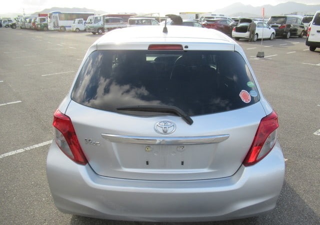 TOYOTA VITZ F SMILE EDITION 2012