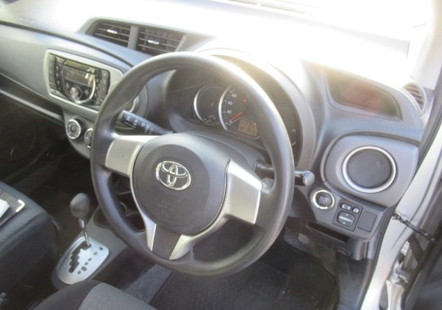 TOYOTA VITZ F SMILE EDITION 2012